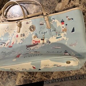 Spartina 449 : Northeastern Harbors - Note broken buckle on one strap